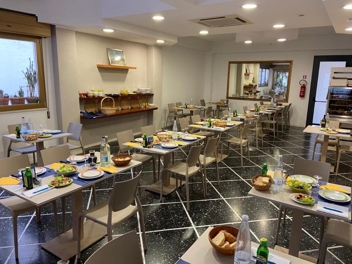 Hotel Domus Mea Каттоліка Екстер'єр фото