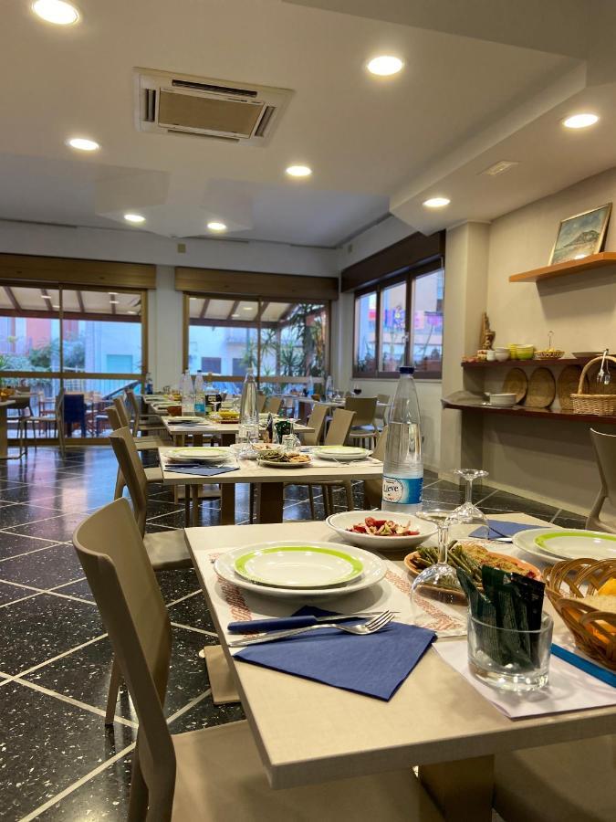 Hotel Domus Mea Каттоліка Екстер'єр фото