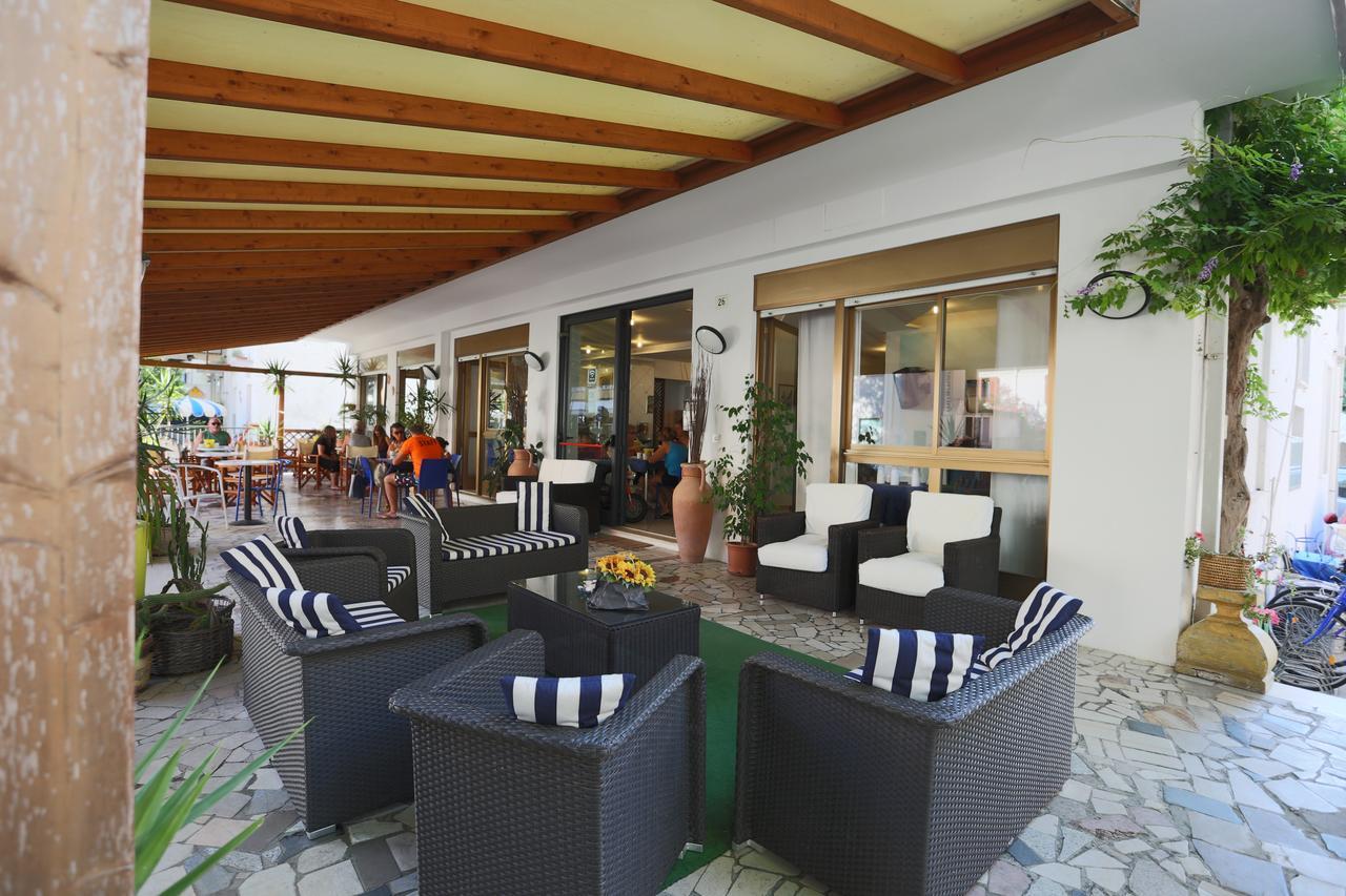 Hotel Domus Mea Каттоліка Екстер'єр фото