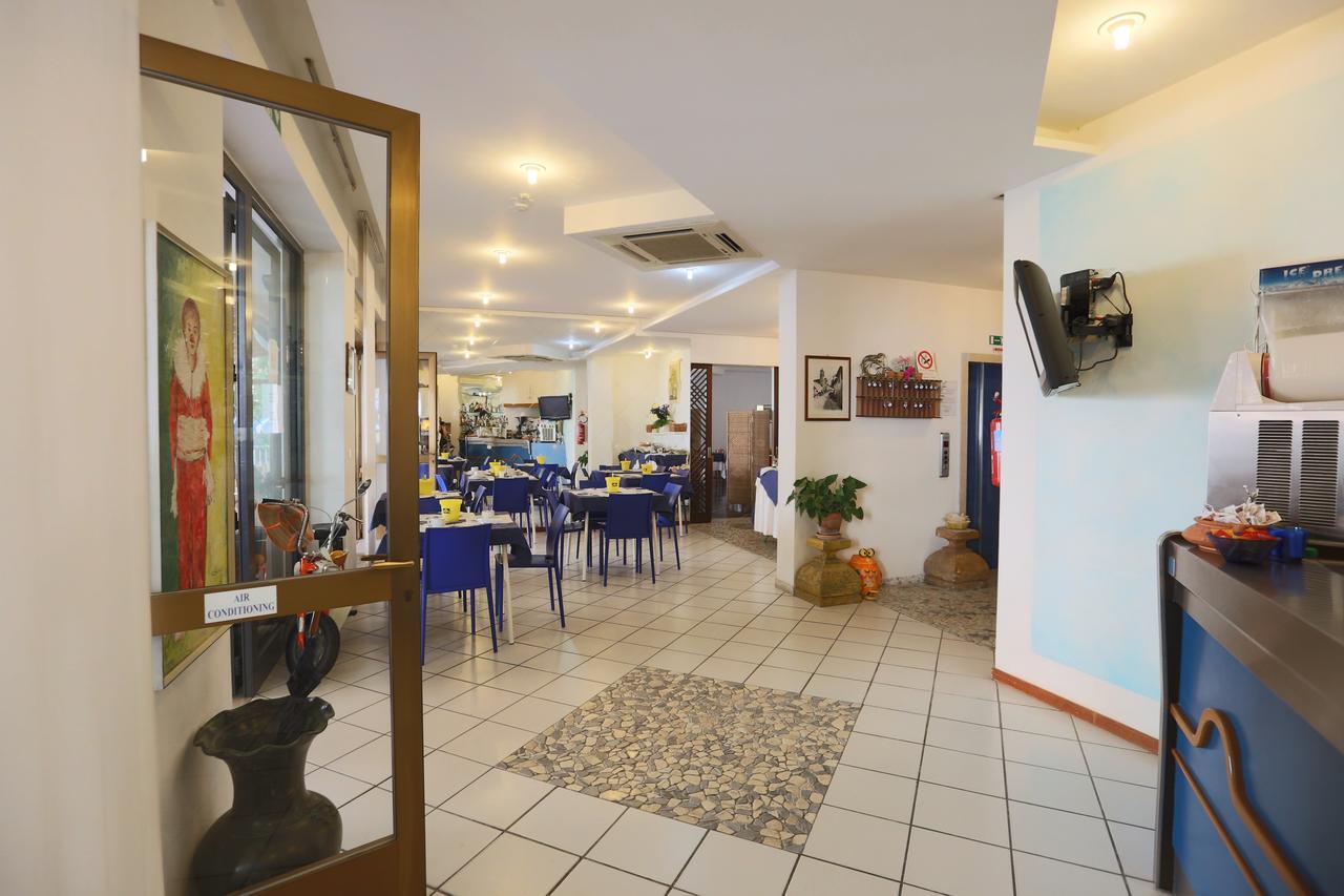Hotel Domus Mea Каттоліка Екстер'єр фото