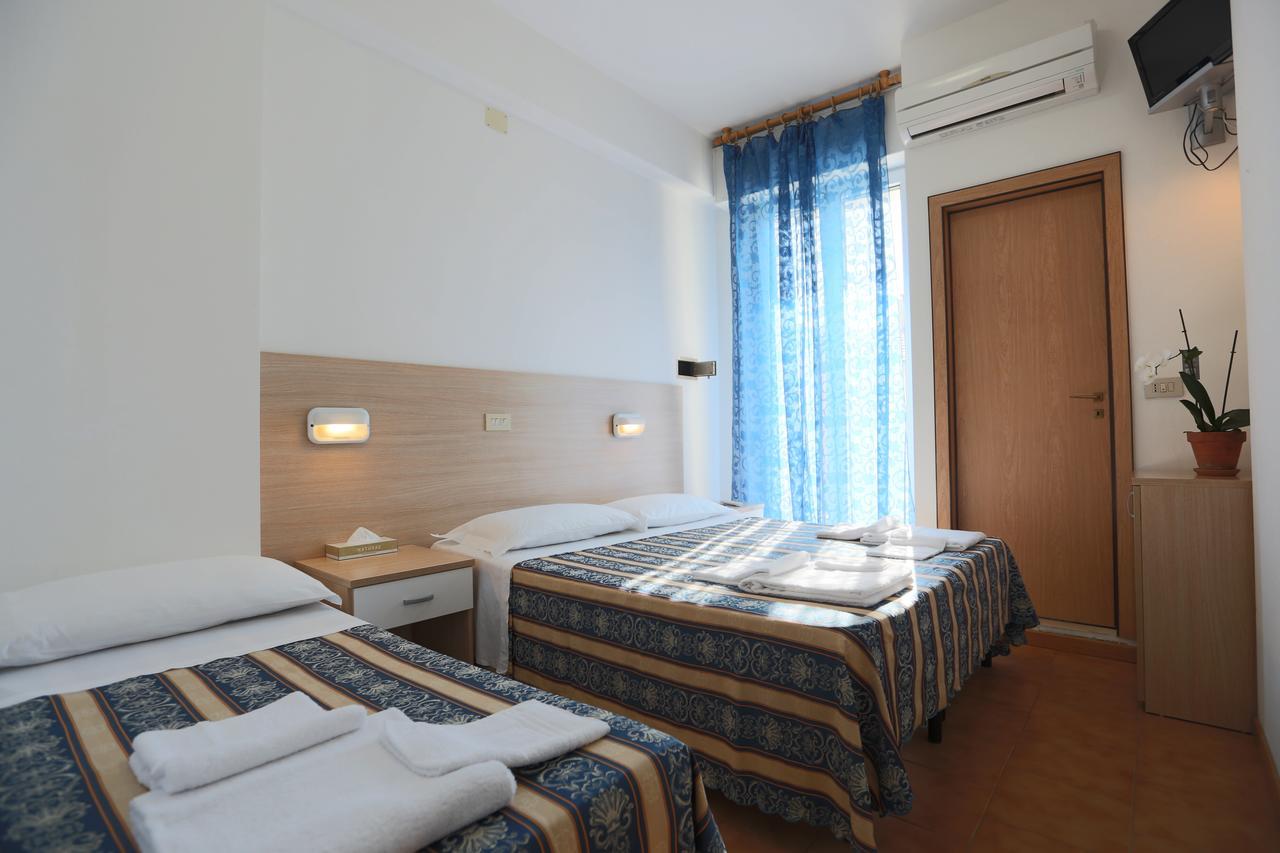 Hotel Domus Mea Каттоліка Екстер'єр фото