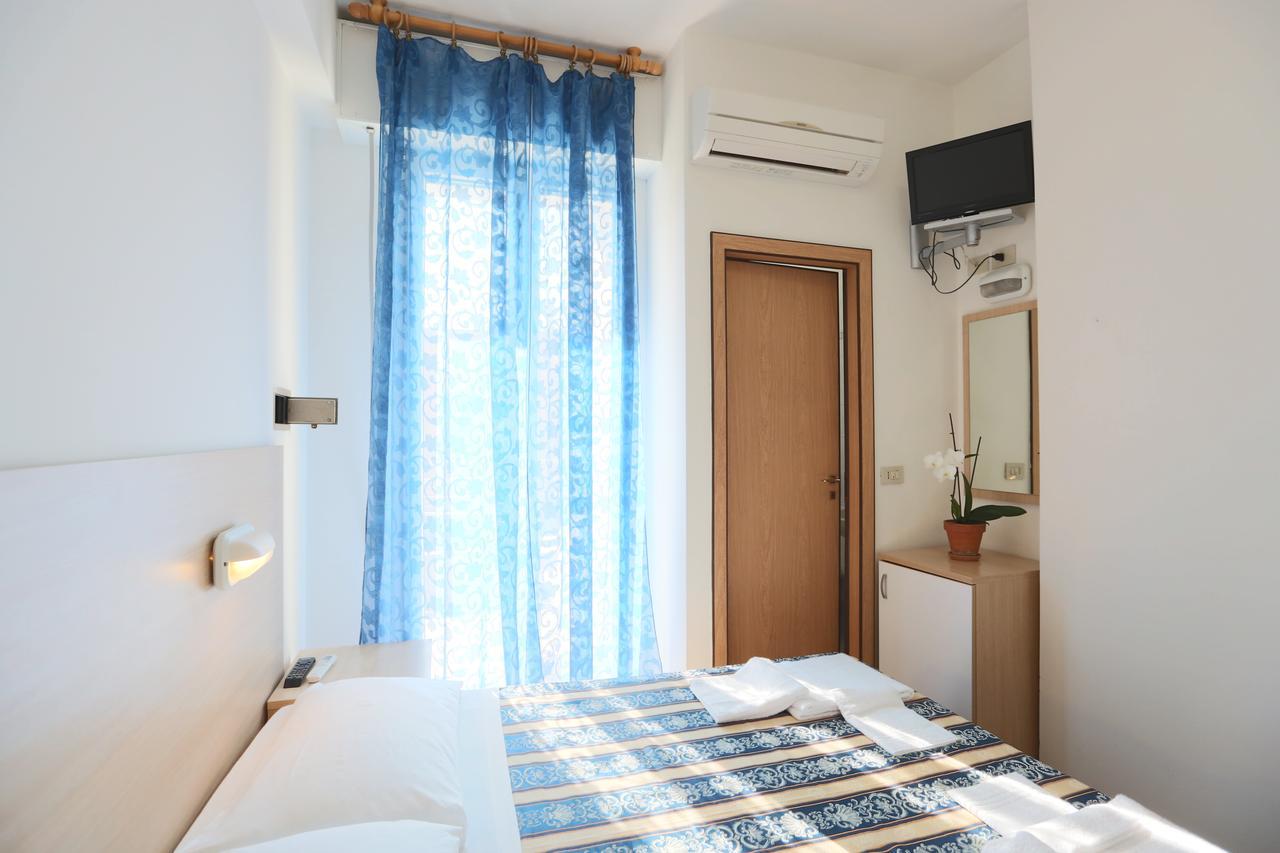 Hotel Domus Mea Каттоліка Екстер'єр фото